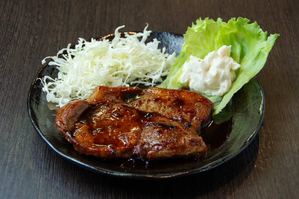 地元の味を、気軽な一皿に